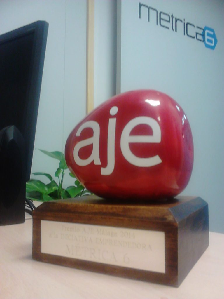 Trofeo del Premio AJE Málaga 2014 a Mejor Iniciativa Emprendedora en la oficina de Métrica6 – reconocimiento a la innovación y el I+D+i en ingeniería de producto