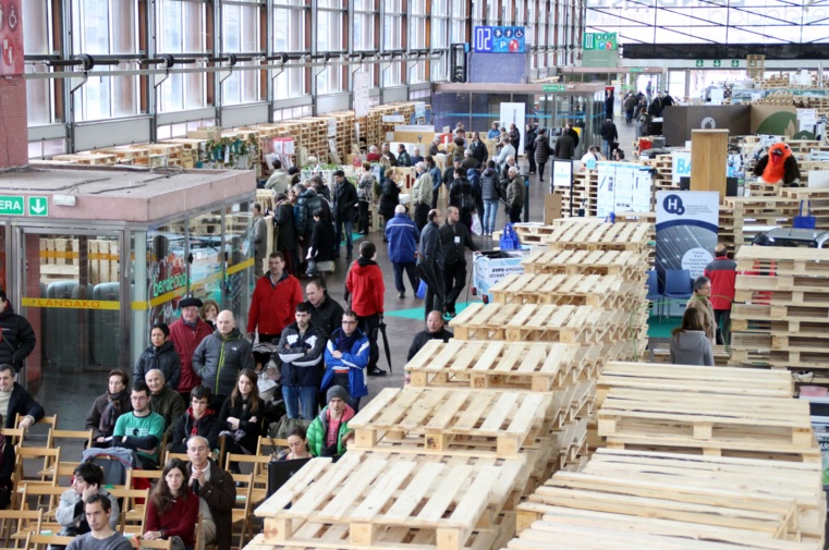 Vista panorámica de la feria Berdeago 2016 con miles de visitantes – Métrica6 presenta el dispositivo NESS en este evento de innovación sostenible del País Vasco
