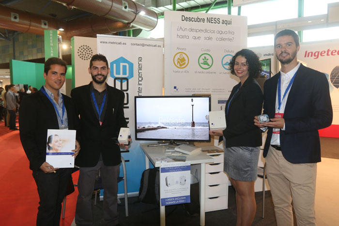 Equipo de Métrica6 en el stand del Foro Greencities 2015 presentando soluciones de innovación en smart city, I+D+i y desarrollo de producto para eficiencia hídrica