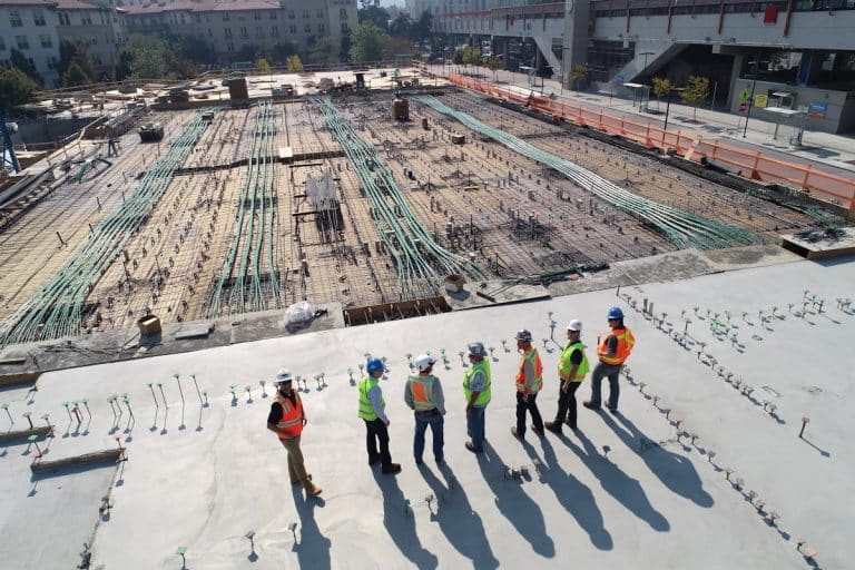 Obra de construcción con control de acceso — Proyecto MetaCard de Métrica6